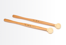 將圖片載入圖庫檢視器 Freer Percussion BD2H – Small Head Chamois Bass Drum Mallets Hickory Shafts (sold in pairs)
