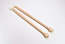 將圖片載入圖庫檢視器 Freer Percussion CD9 – Cloyd Duff #9 Double End Flip Sticks (Hickory)

